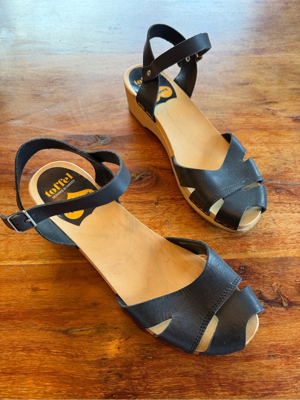 Leather and wood sandles